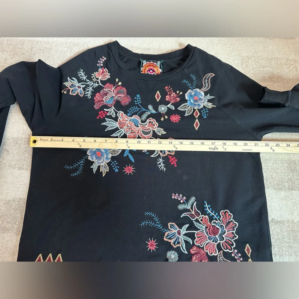 Johnny Was Denali Raglan Sweatshirt Floral Embroidered Crewneck Sz Small Black